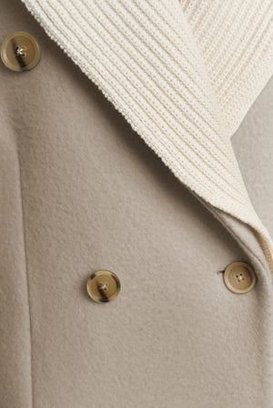 Double breasted coat in mixed virgin wool
