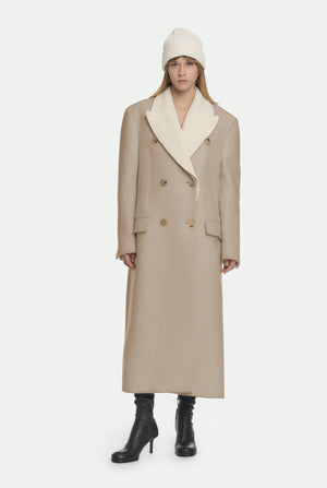 Double breasted coat in mixed virgin wool