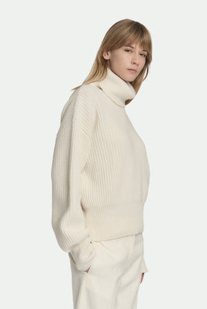 Turtle neck in luxury cashmere