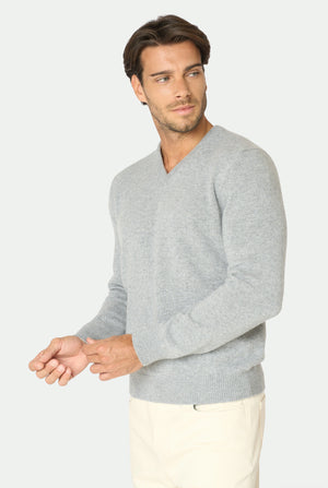 V neck sweater in luxury cashmere