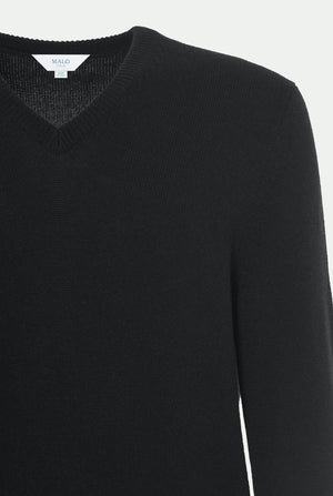 V neck sweater in luxury cashmere