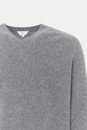 V neck sweater in luxury cashmere